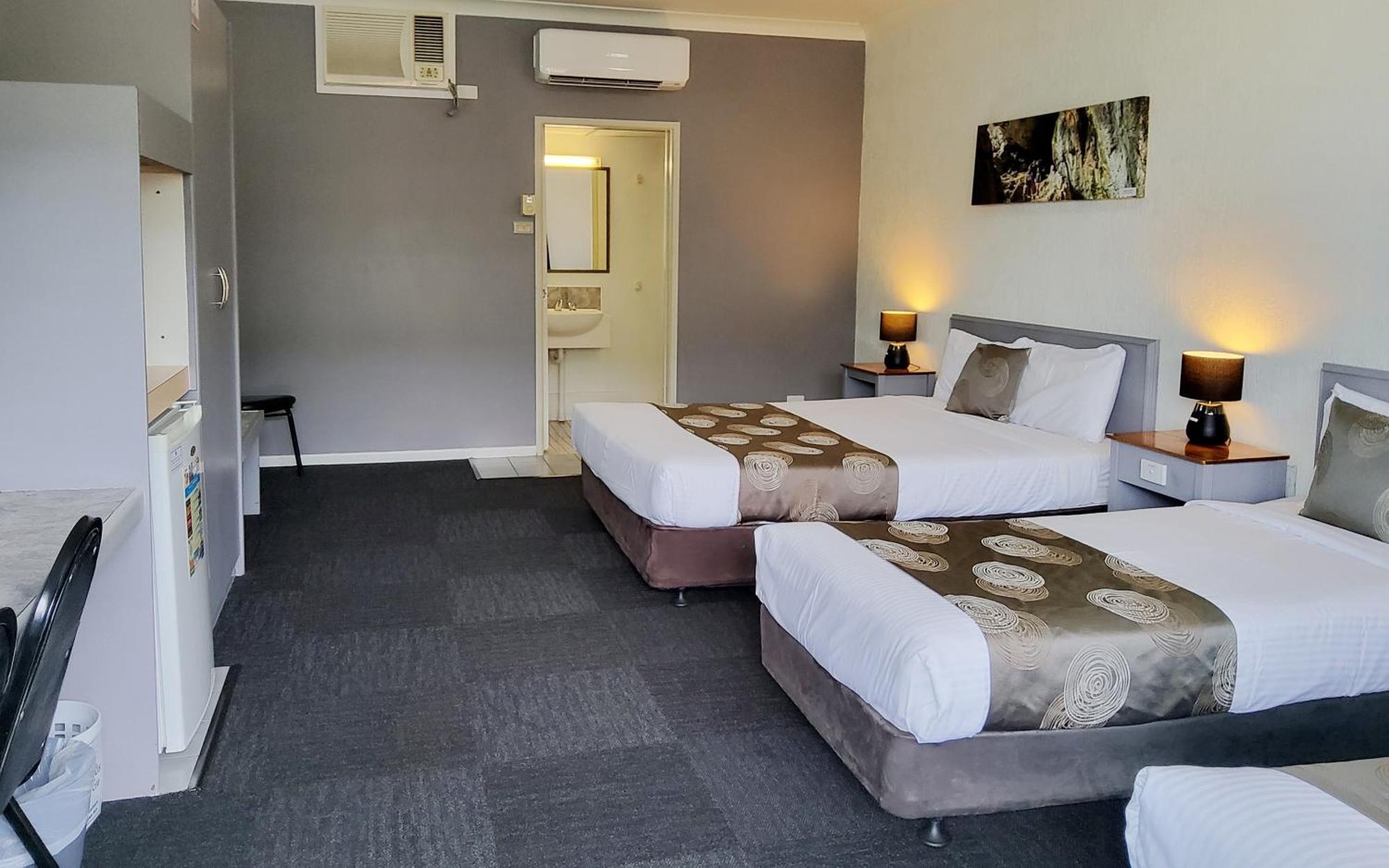 Archer Park Motel Rockhampton Room photo