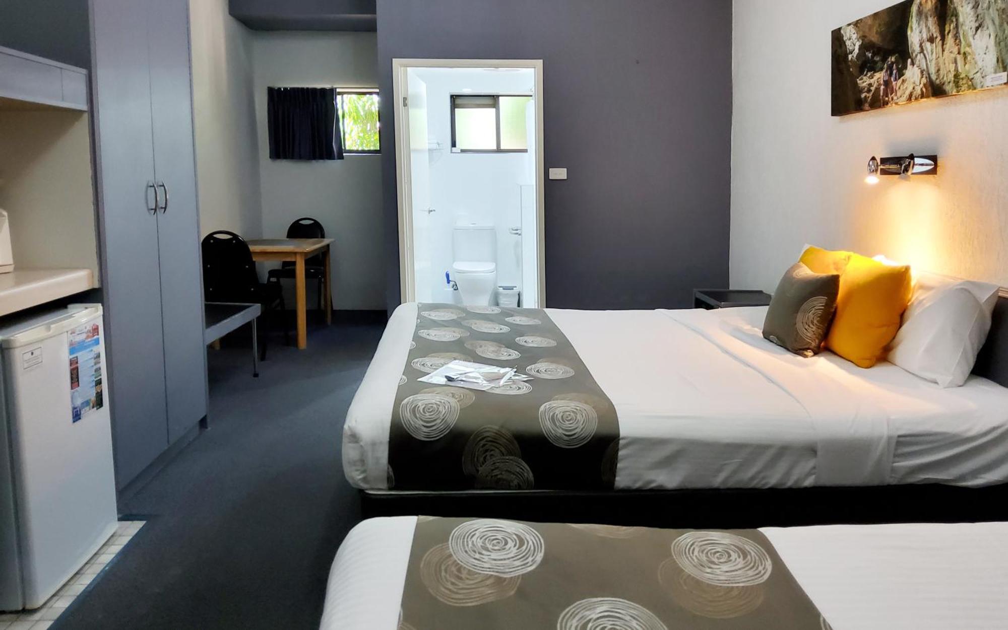 Archer Park Motel Rockhampton Room photo