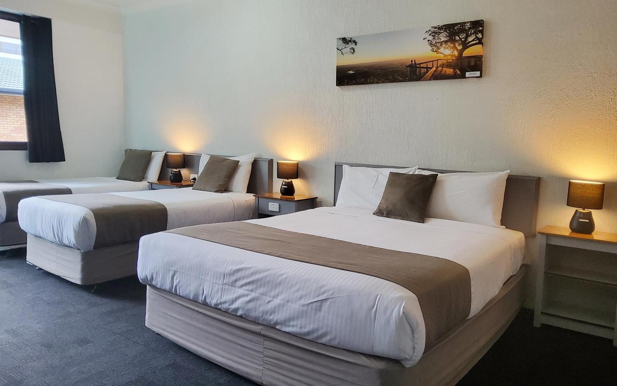 Archer Park Motel Rockhampton Room photo