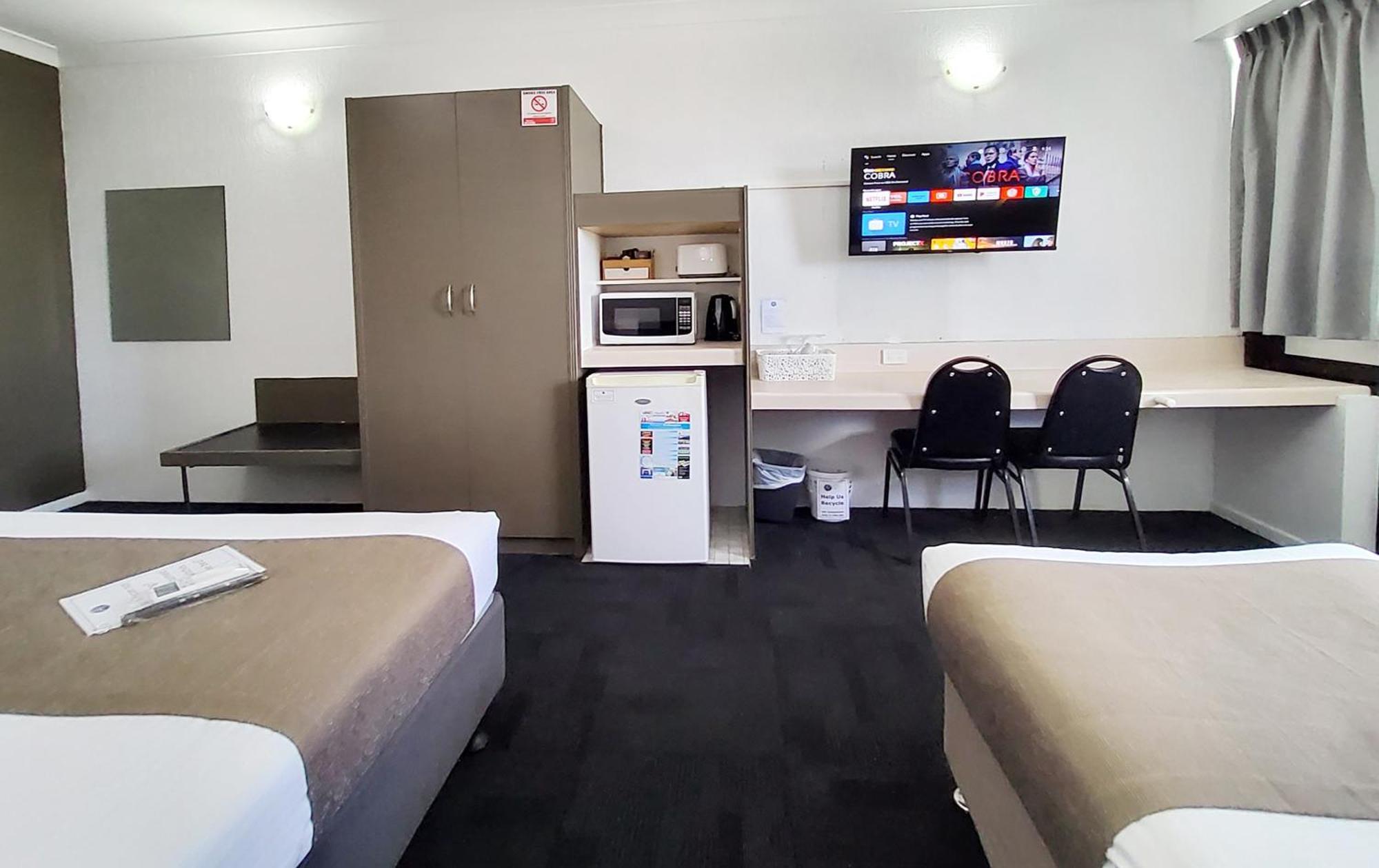 Archer Park Motel Rockhampton Room photo