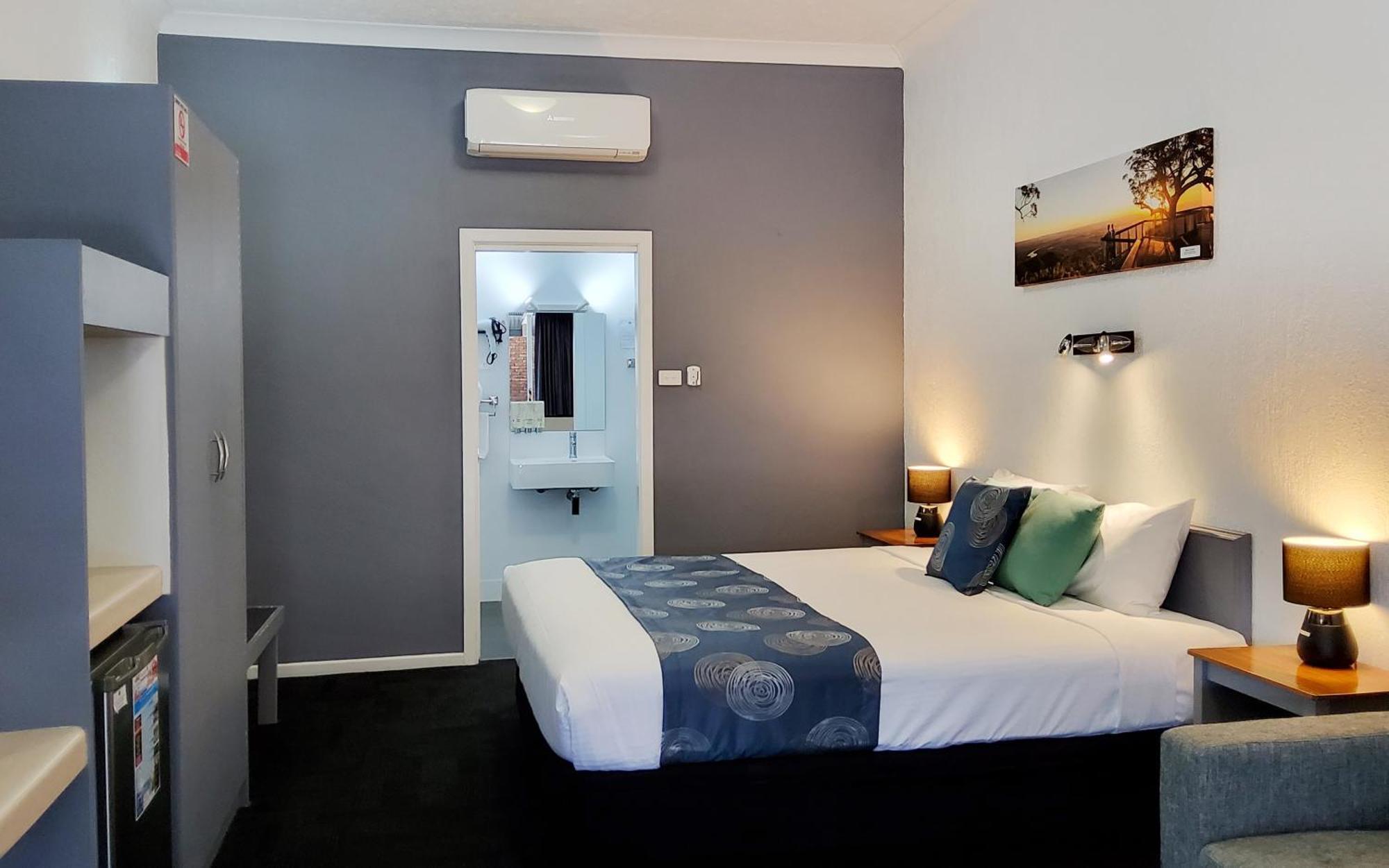 Archer Park Motel Rockhampton Room photo