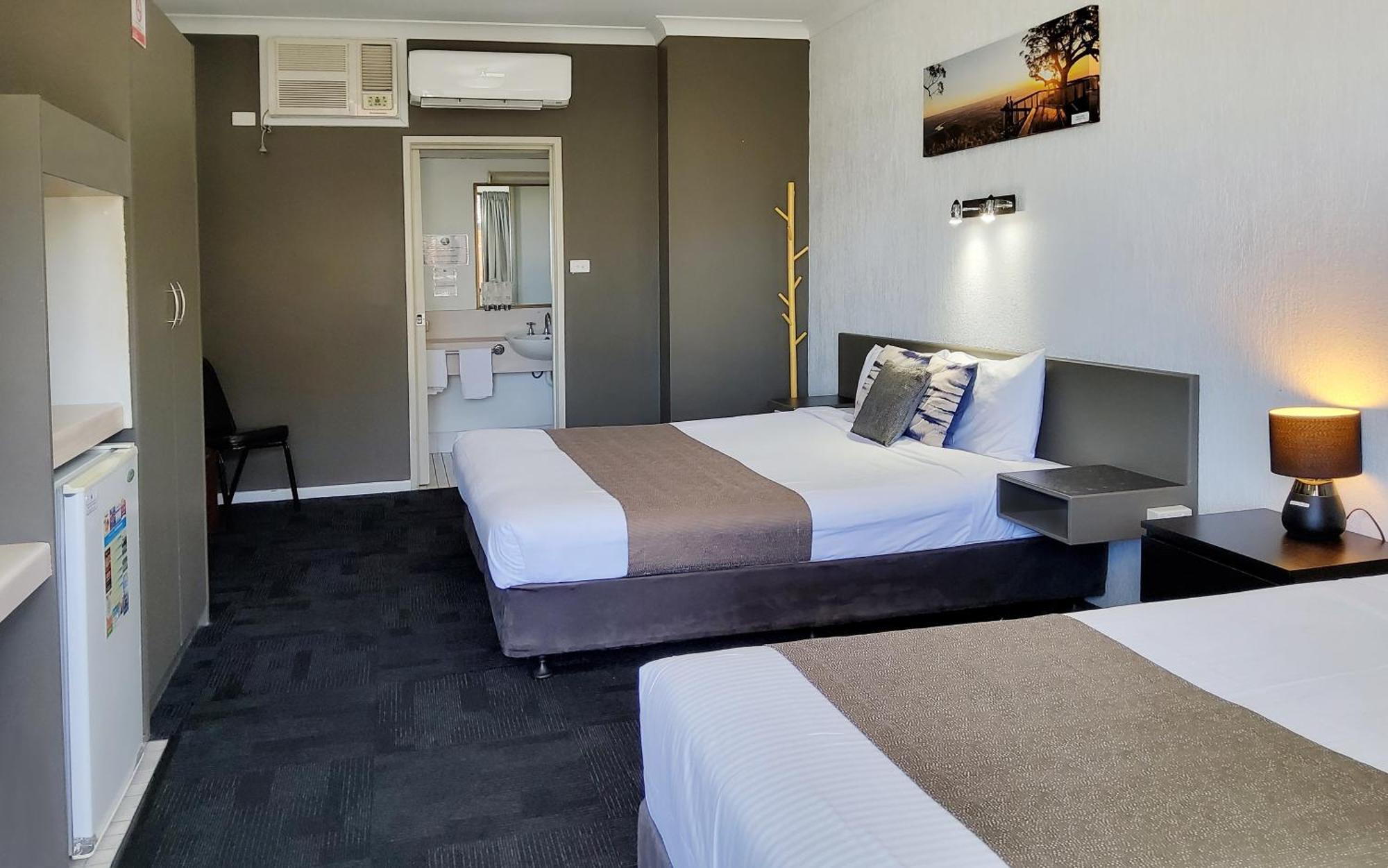 Archer Park Motel Rockhampton Room photo