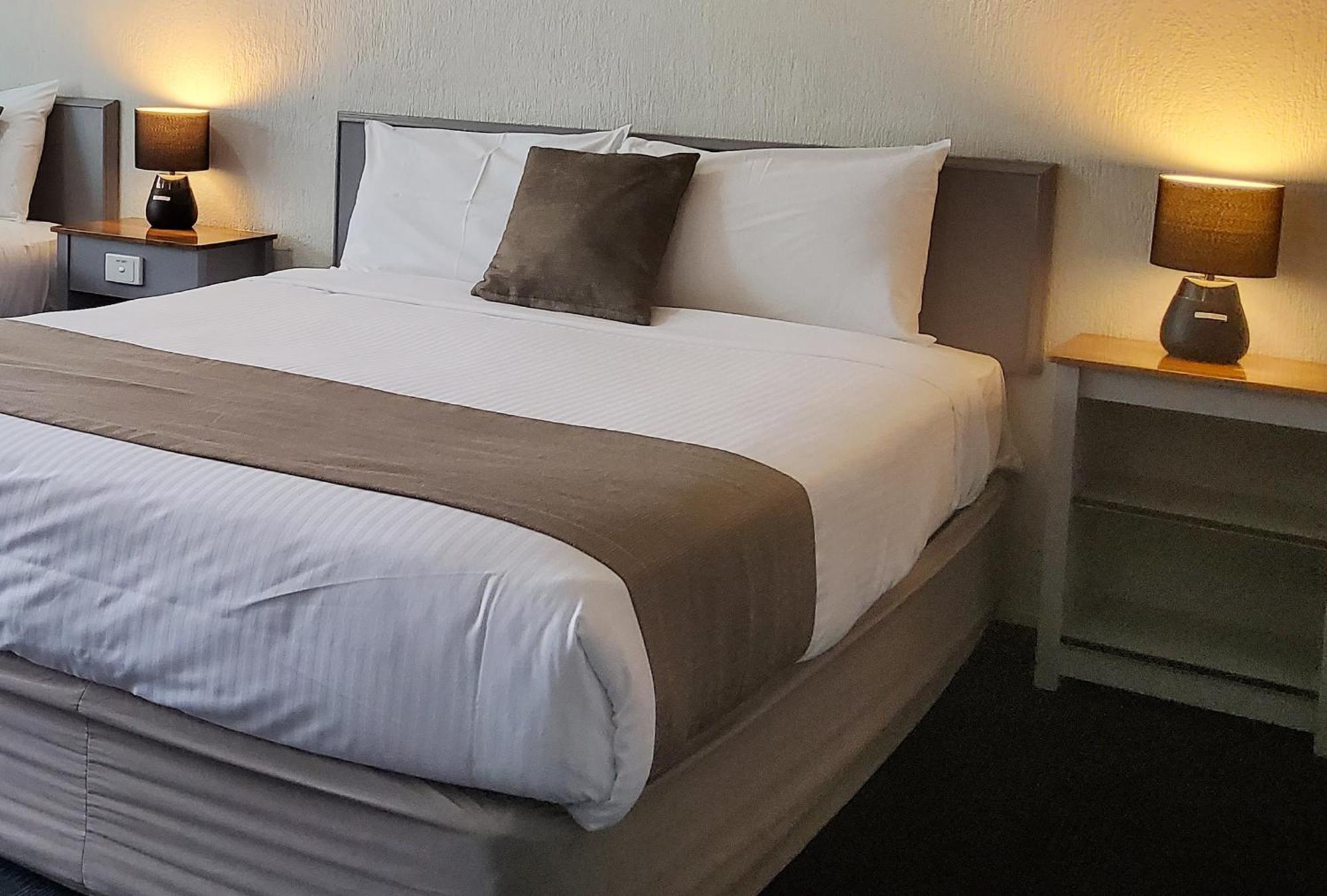 Archer Park Motel Rockhampton Room photo