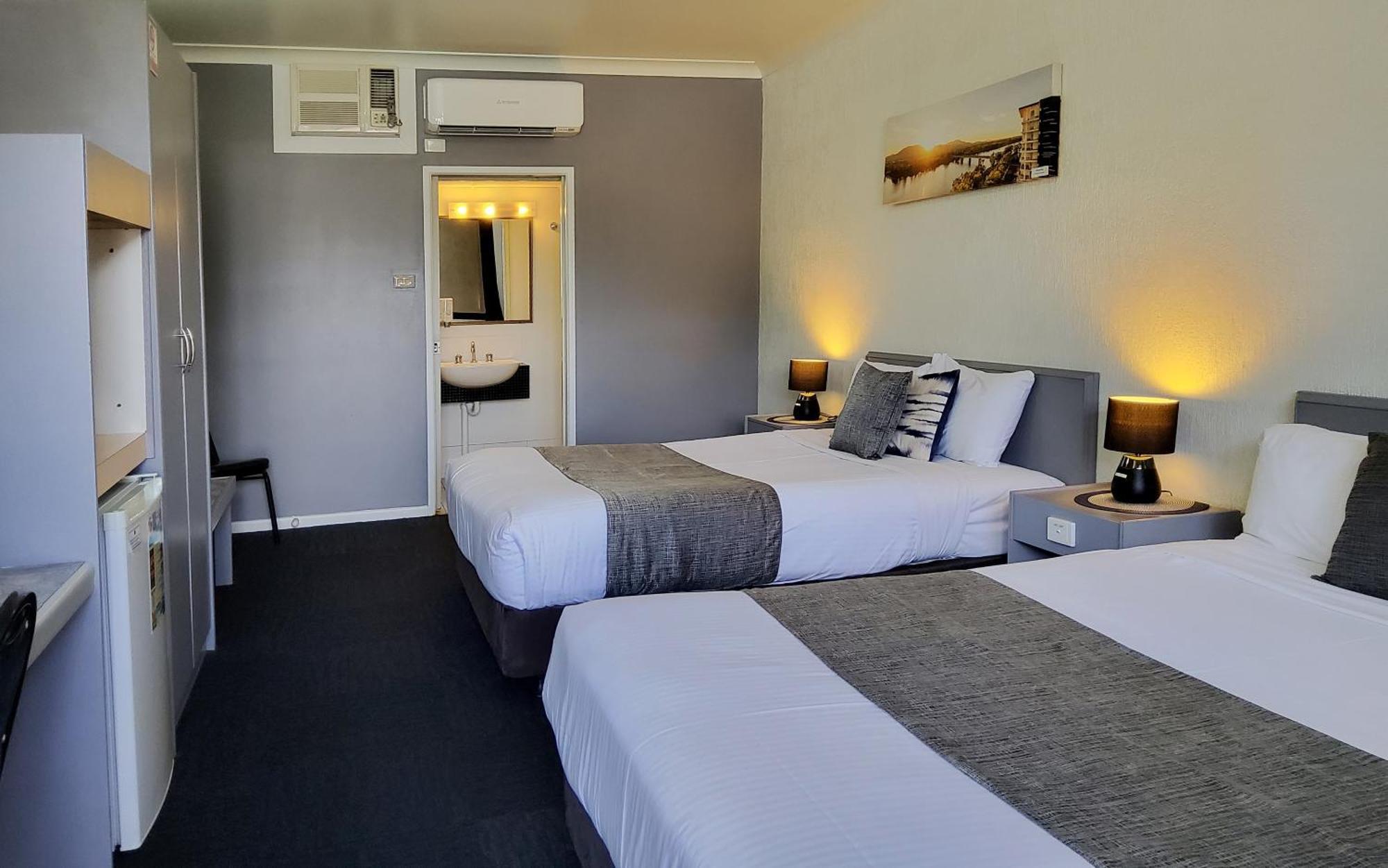 Archer Park Motel Rockhampton Room photo