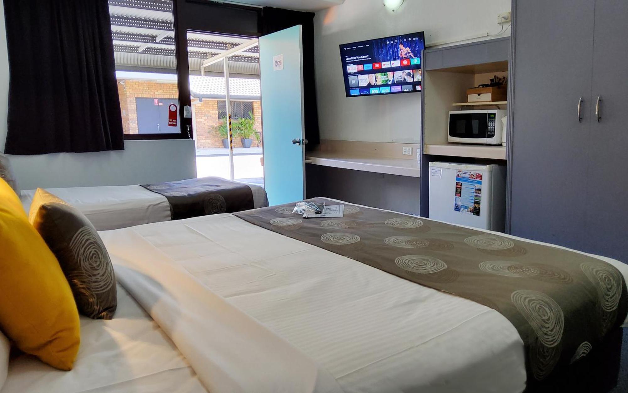 Archer Park Motel Rockhampton Room photo
