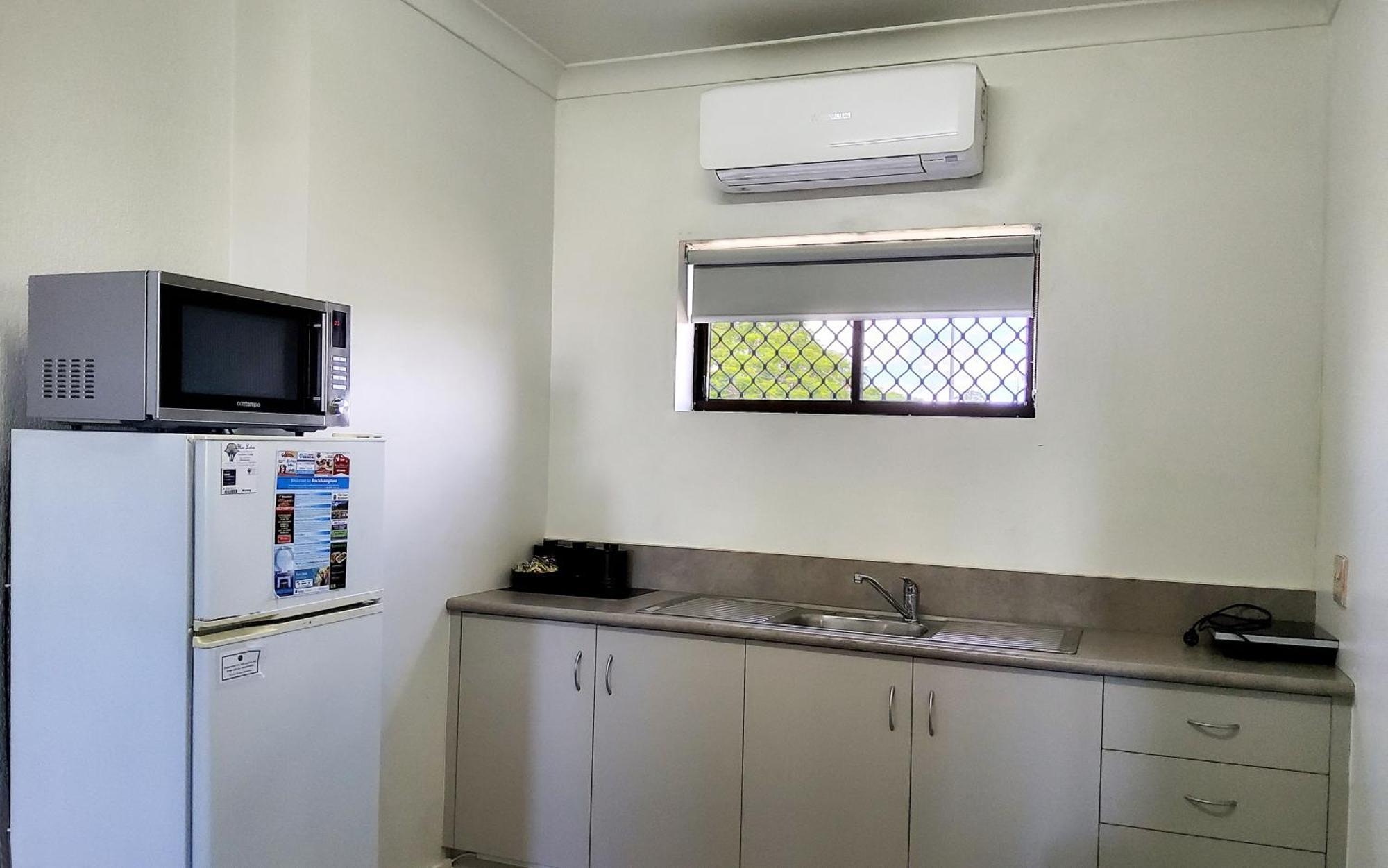 Archer Park Motel Rockhampton Room photo