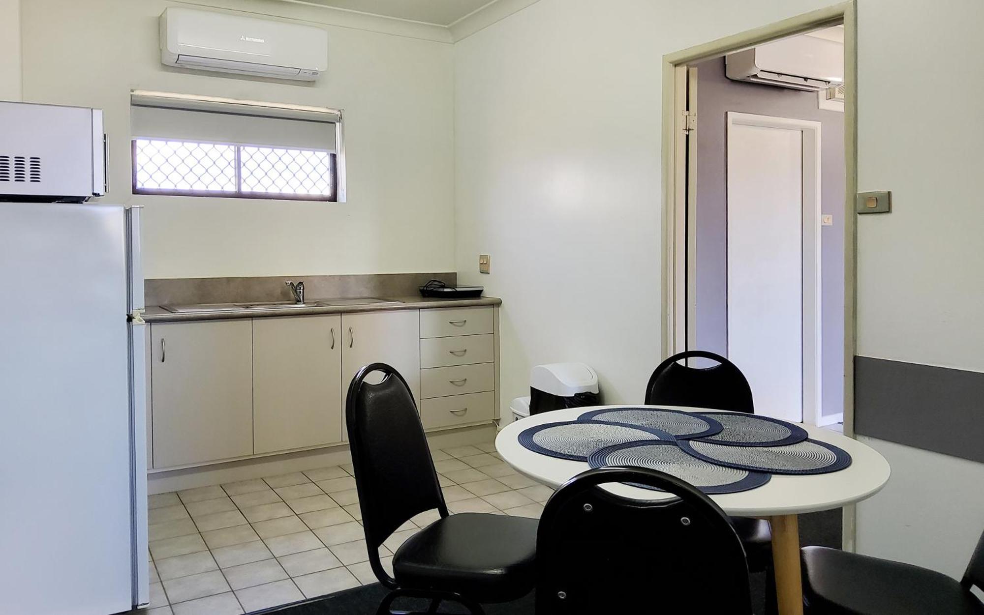 Archer Park Motel Rockhampton Room photo